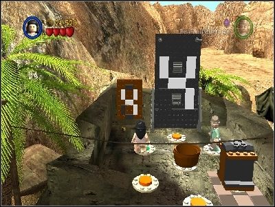 Musisz ustawić z guzików taki sam wzór, jak jest po lewej stronie na tablicy - Chapter 6 - Opening the Ark (cz.2) - Poszukiwacze Zaginionej Arki - LEGO Indiana Jones: The Original Adventures - poradnik do gry