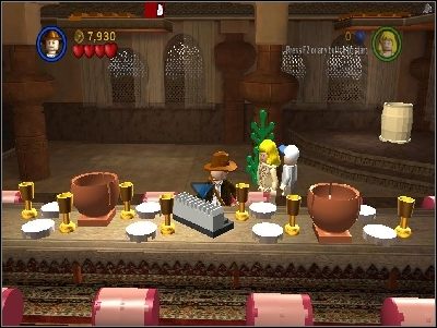 Zabij strażników i weź skrzynkę ze stołu - Chapter 2 - Pankot Secrets (cz.2) - Świątynia Zagłady - LEGO Indiana Jones: The Original Adventures - poradnik do gry