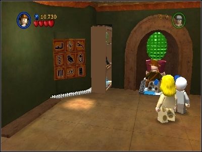 Przepchnij zieloną kulę, a otworzy się ściana pełna hieroglifów - Chapter 2 - Pankot Secrets (cz.2) - Świątynia Zagłady - LEGO Indiana Jones: The Original Adventures - poradnik do gry