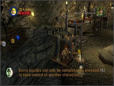 Idź na lewą stronę pomieszczenia i wejdź Indianą na drewnianą kładkę - Chapter 5 - Escape the Mines - Świątynia Zagłady - LEGO Indiana Jones: The Original Adventures - poradnik do gry