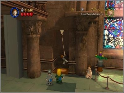 Zmień postać na Indiego i użyj bicza w wyznaczonym miejscu (patrz zdjęcie) - Chapter 1 - The Hunt for Sir Richard (cz.1) - Ostatnia Krucjata - LEGO Indiana Jones: The Original Adventures - poradnik do gry