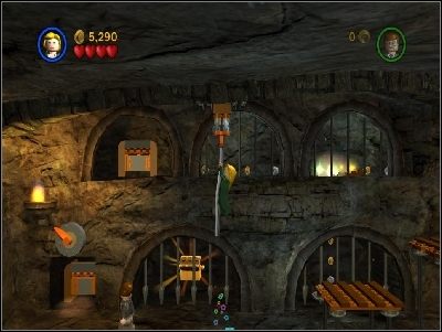 W następnym pomieszczeniu idź w prawo i przeskocz Indim na biczu w prawą stronę - Chapter 1 - The Hunt for Sir Richard (cz.2) - Ostatnia Krucjata - LEGO Indiana Jones: The Original Adventures - poradnik do gry