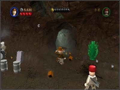 Aby dostać się do trzeciej skrzyni, zniszcz belki chroniące wejście do jaskini - Chapter 5 - Desert Ambush - Ostatnia Krucjata - LEGO Indiana Jones: The Original Adventures - poradnik do gry