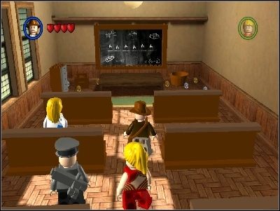Kody wpisujemy na tablicy w Classroom - Kody - Sekrety - LEGO Indiana Jones: The Original Adventures - poradnik do gry