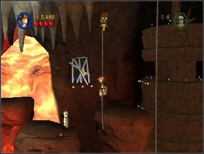 Przeskocz w prawo, używając lin, aż dotrzesz do kręcących się bloków - Chapter 3 - The Temple of Kali (cz.1) - Świątynia Zagłady - LEGO Indiana Jones: The Original Adventures - poradnik do gry