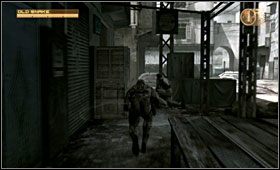 Dojdziesz do miejsca, z którego ostrzeliwuje teren dwóch snajperów [A] i [B] oraz skryci za workami z piaskiem najemnicy - Middle Eastern - Urban Ruins | Akt pierwszy Metal Gear Solid 4 - Metal Gear Solid 4: Guns of the Patriots - poradnik do gry