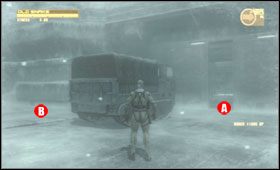 Wewnątrz przeczołgaj się do środkowego pomieszczenia i pozbieraj wszystkie przedmioty - Alaska - Snowfield & Heliport | Akt czwarty Metal Gear Solid 4 - Metal Gear Solid 4: Guns of the Patriots - poradnik do gry