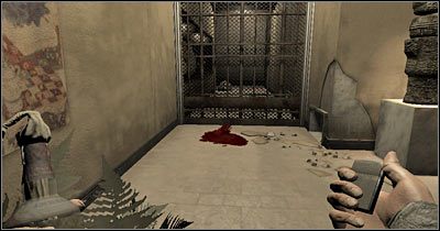 Zaczekaj aż robal się tu zjawi, przytrzymaj prawy przycisk myszy i rzuć w jego stronę palącym się już koktajlem (screen), dzięki czemu obiekt ten automatycznie przyklei się do skóry potwora - Scena 2 - Zwiedzający muzeum (cz.1) | Epizod 5 Alone in the Dark - Alone in the Dark - poradnik do gry