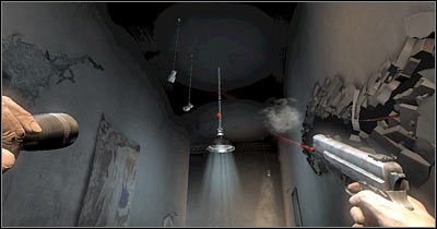 Musisz teraz biec do przodu, pozostawiając w oświetlonym okręgu (screen) - Scena 2 - Zwiedzający muzeum (cz.2) | Epizod 5 Alone in the Dark - Alone in the Dark - poradnik do gry