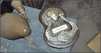 Skieruj się do otwartej już wcześniej skrytki - Scena 1 - Pokój 943 | Epizod 6 Alone in the Dark - Alone in the Dark - poradnik do gry