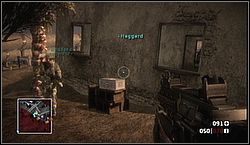 Trzecia skrzynka stoi pod ścianą budynku, na który natrafiasz tuż po przejściu pod rurociągami - Złoto do odnalezienia - Ghost Town | Kampania | Battlefield Bad Company - Battlefield: Bad Company - poradnik do gry