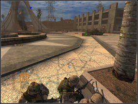 Następnie wykorzystaj jedną drużynę do ogniowej osłony, a drugą dobiegnij do nieczynnej fontanny na środku placu - do walki wkroczy wrogi czołg i żołnierz - Misja 4 | Misje w Full Spectrum Warrior - Full Spectrum Warrior - poradnik do gry