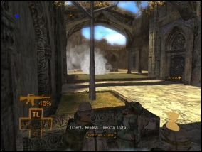 Na kolejnym placu (z kwadratowym pomnikiem) po raz kolejny zostaniesz ostrzelany z lewej - zastrzel przeciwnika - Misja 6 | Misje w Full Spectrum Warrior - Full Spectrum Warrior - poradnik do gry