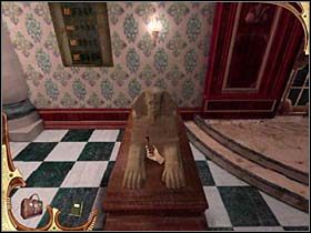 Po obu stronach drzwi wejściowych znajdują się rzeźby sfinksów - Poradnik do gry - [Opis przejścia] Część pierwsza (1) - Sherlock Holmes: Tajemnica Mumii - poradnik do gry