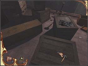 Trafia do rupieciarni, a zbliżywszy się do lustra naprzeciwko drzwi (kliknij je), naraża się na krótki kontakt z mumią - [Opis przejścia] Część pierwsza (2) | Sherlock Holmes Tajemnica Mumii - Sherlock Holmes: Tajemnica Mumii - poradnik do gry