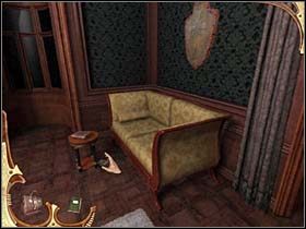 Tam bada gablotę z połową sarkofagu Momfisa XI (po prawej) - [Opis przejścia] Część druga (2) | Sherlock Holmes Tajemnica Mumii - Sherlock Holmes: Tajemnica Mumii - poradnik do gry