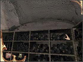 Znalazłszy się w piwniczce, detektyw widzi na wprost nieduży stojak z wetkniętymi weń po obu stronach butelkami z winem - [Opis przejścia] Część trzecia (1) | Sherlock Holmes Tajemnica Mumii - Sherlock Holmes: Tajemnica Mumii - poradnik do gry