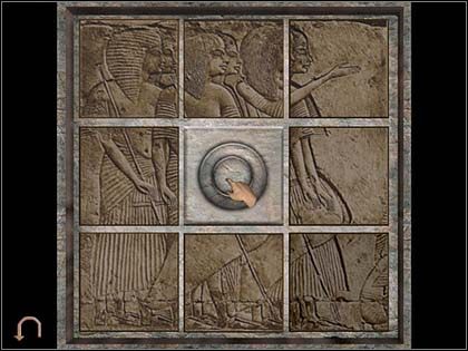 Wówczas w głębi regału pojawia się przesuwana układanka (kliknij, by przybliżyć widok), po ułożeniu której (fotka powyżej), w jej centrum ujawnia się przycisk - [Opis przejścia] Część trzecia (1) | Sherlock Holmes Tajemnica Mumii - Sherlock Holmes: Tajemnica Mumii - poradnik do gry