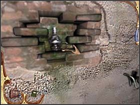 Wreszcie bierze krzesło i stawia je na lewo od biurka - [Opis przejścia] Część trzecia (3) | Sherlock Holmes Tajemnica Mumii - Sherlock Holmes: Tajemnica Mumii - poradnik do gry