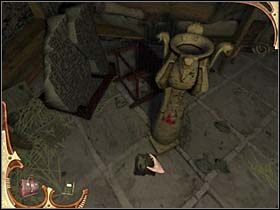 Tak więc Holmes bierze kolejno pieczęcie z literami S (Sudra) , V (Vaisya) , K (Ksatriya) i ustawia je w górnym rzędzie, poczynając po lewej - [Opis przejścia] Część trzecia (5) | Sherlock Holmes Tajemnica Mumii - Sherlock Holmes: Tajemnica Mumii - poradnik do gry