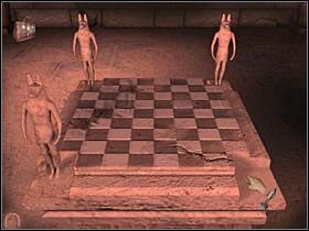 Zatem Holmes odstawia małe wiadro (kliknij butle) i łapie za duże, które stawia na kamieniu po lewej - [Opis przejścia] Część trzecia (6) | Sherlock Holmes Tajemnica Mumii - Sherlock Holmes: Tajemnica Mumii - poradnik do gry