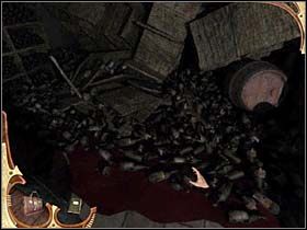 I wreszcie zabiera się za przejrzenie przedmiotów na stole, spośród których przywłaszcza sobie sporą lampę - [Opis przejścia] Część czwarta (2) | Sherlock Holmes Tajemnica Mumii - Sherlock Holmes: Tajemnica Mumii - poradnik do gry