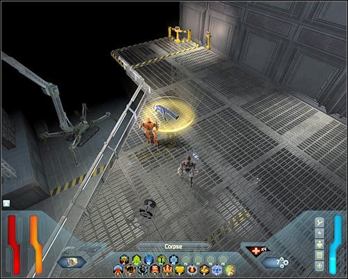 Jeśli zdecydujesz się użyć windy, musisz liczyć się z tym, że cały dolny hangar będzie patrolowany przez dosyć mocno opancerzone oddziały cyborgów - Hold B - Questy (cz.1) | Poziom 15 w Space Siege - Space Siege - poradnik do gry