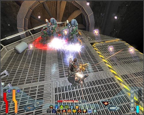 Po otwarciu drzwi musisz możliwie JAK NAJSZYBCIEJ zniszczyć pokazane na screenie inkubatory, zanim zjawią się tu główni przeciwnicy - Zeus Engine Control - Questy (cz.1) | Poziom 31A w Space Siege - Space Siege - poradnik do gry