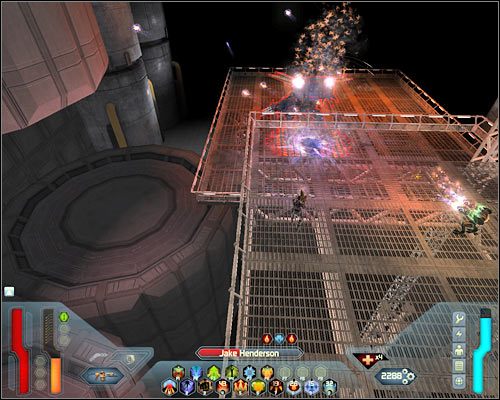 Po znalezieniu się na dole musisz być przygotowany na to, że boss zmieni taktykę działania i przystąpi głównie do ataków rakietowych - Shuttle Control - Questy (cz.2) | Poziom 32A w Space Siege - Space Siege - poradnik do gry