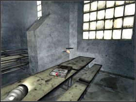 Po chwili automat znajdzie się w innym miejscu, odsłaniając tym samym drzwi - Level 02 - Residential - Penumbra: Requiem - poradnik do gry