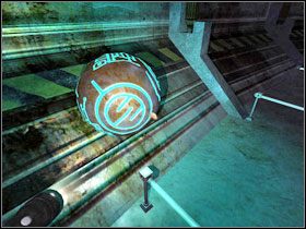 Na końcu korytarza znajdziesz otwór, który otworzy się, jeśli w pobliżu będzie kula - wturlaj ją do środka #1 - Level 06 - Power Station - Penumbra: Requiem - poradnik do gry