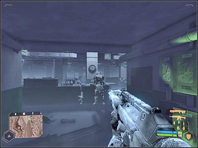 Do eliminacji pozostałych wrogów również polecam używać karabinu Gaussa, choć w ostateczności możesz też skorzystać z granatów (screen) - Znalezienie drogi przez lotniskowiec | Misja 4 | Crysis Warhead - Crysis: Warhead - poradnik do gry