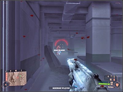 Skieruj się teraz do oświetlonej części pomieszczenia i ustaw w pokazanym na screenie miejscu - Znalezienie drogi przez lotniskowiec | Misja 4 | Crysis Warhead - Crysis: Warhead - poradnik do gry