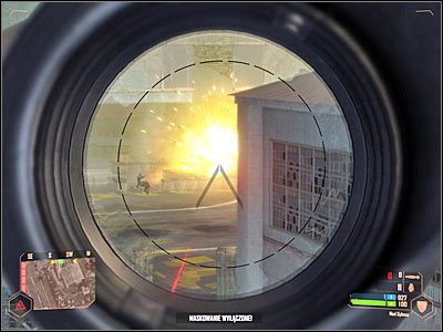 Ostatni atak zwrócił zapewne uwagę wielu żołnierzy, choć w dalszym ciągu możesz kilku z nich z tego miejsca zabić - Odnalezienie i zabezpieczenie kontenera | Misja 7 | Crysis Warhead - Crysis: Warhead - poradnik do gry