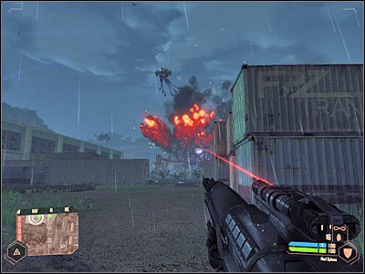 Musisz przede wszystkim unikać wystrzeliwanych promieni, gdyż boss w taki właśnie sposób broni się przed Twoimi atakami - Zniszczenie egzoskafandra | Misja 7 | Crysis Warhead - Crysis: Warhead - poradnik do gry
