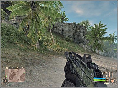 Budynek, w którym znajduje się Twój cel, pilnowany jest przez co najmniej dwóch przeciwników, jednak - korzystając z kamuflażu i podręcznej mapy - możesz się ich łatwo pozbyć (screen) - Zniszczenie stacji propagandowej | Misja 1 | Crysis Warhead - Crysis: Warhead - poradnik do gry