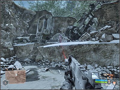 W oczekiwaniu na wyświetlenie dalszych wytycznych weź leżący tu karabin Gaussa (screen), najlepiej w miejsce jednej ze słabszych giwer - Dołączenie do oddziału Orzeł | Misja 3 | Crysis Warhead - Crysis: Warhead - poradnik do gry