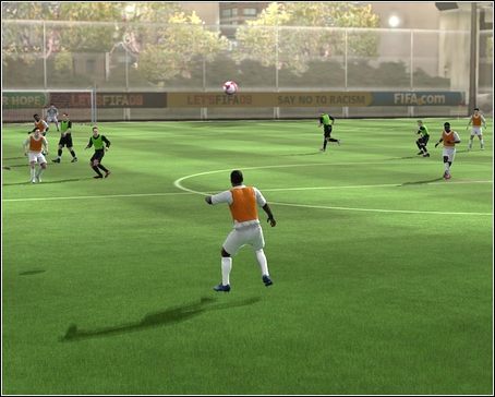 Podanie na dobieg do napastnika - Podania | Sterowanie w FIFA 09 - FIFA 09 - poradnik do gry