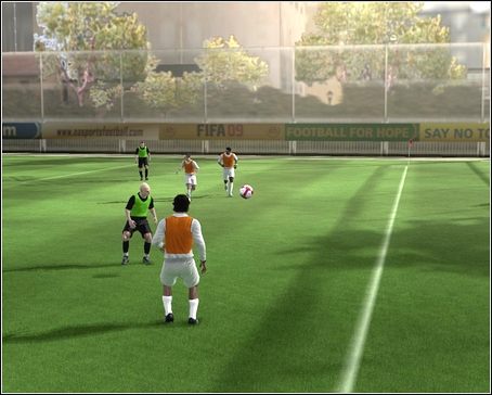 Sprytne podanie górne do partnera - Podania | Sterowanie w FIFA 09 - FIFA 09 - poradnik do gry