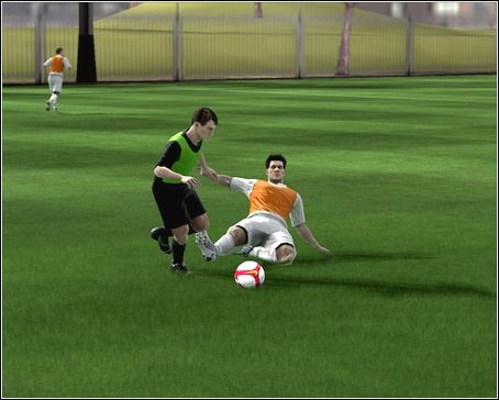 Wślizgi to już ostrzejsze zagrania, często kończą się faulami i ukaraniem kartką - Defensywa | Sterowanie w FIFA 09 - FIFA 09 - poradnik do gry