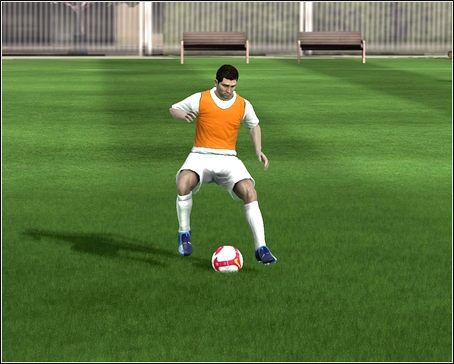 Ruletka - Skill Modifier + kółko (wszystkie klawisze kierunkowe) - Specjalne zagrania | Sterowanie w FIFA 09 - FIFA 09 - poradnik do gry