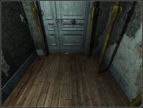 Wspomniane przez Nikopola przydatne taśmy filmowe , znajdują się w salonie (lokacja z fotelami - 04) na półce, nad kaloryferem - Poradnik do gry - Rozdział I - Apartment (cz.1) | Nikopol Carnival of Immortal - Nikopol: Carnival of Immortal - poradnik do gry