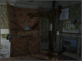 Efektowne wejście potwora do mieszkania spowodowało drobny brak synchronizacji między sufitem a podłogą przed drzwiami frontowymi (06) - Rozdział I - Apartment (cz.2) | Nikopol Carnival of Immortal - Nikopol: Carnival of Immortal - poradnik do gry