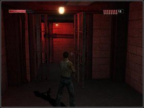 Wejdź przez drzwi do pomieszczenia z telefonem, a potem do kolejnego - podejdź do siedzącego tu psa - kolejna wizja, zaraz po niej rozlegnie się dzwonek telefonu - Część pierwsza - Wspomnienie przeszłości - The Suffering: Zniewolony - poradnik do gry