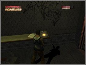 Pomieszczenie możesz opuścić drzwiami w głębi lub jako bestia zniszczyć ścianę - Odrzucenie silnych (cd.) - Część trzecia - The Suffering: Zniewolony - poradnik do gry