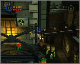 Wespnij się na balkon i idź w prawo po linie - You Can Bank on Batman (cz.1) | Heros Episode 1 | LEGO Batman The Videogame - LEGO Batman: The Videogame - poradnik do gry