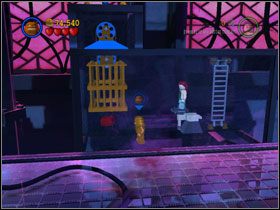 Free Play: Zeskocz w lewo (Glide Suit) na szklaną platformę - An Icy Reception (cz.2) | Heros Episode 1 | LEGO Batman The Videogame - LEGO Batman: The Videogame - poradnik do gry