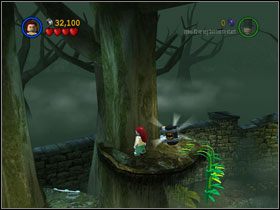 Free Play: Zniszcz zwisającą latorośl, następnie użyj Glide Suit, by przelecieć na sąsiednie drzewo - A Poisonous Appointment (cz.1) | Heros Episode 1 | LEGO Batman The Videogame - LEGO Batman: The Videogame - poradnik do gry