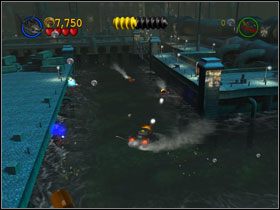 Na tej dużej przestrzeni znajdziesz sporo Kanistrów - Batboat Battle (cz.1) | Heros Episode 2 | LEGO Batman The Videogame - LEGO Batman: The Videogame - poradnik do gry