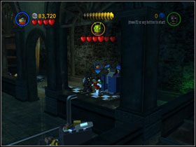 By pokonać Bossa, musisz 2 razy zapalić żarówkę, by przeciwnik przestał latać i wtedy trzeba go poturbować - In the Dark Night (cz.3) | Heros Episode 3 | LEGO Batman The Videogame - LEGO Batman: The Videogame - poradnik do gry